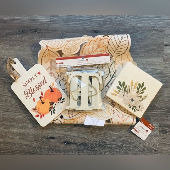 3pc Decor Set - 2 Wall Decorations + 1 Table Runner- Extra: 1pk Napkins//NWT - Picture 2 of 6